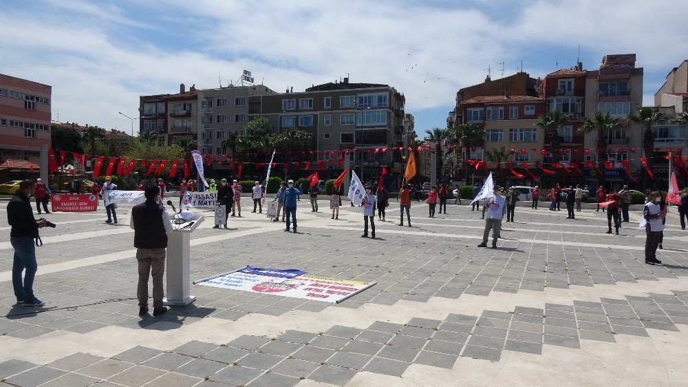 Çanakkale’de sosyal mesafeli 1 Mayıs kutlaması 