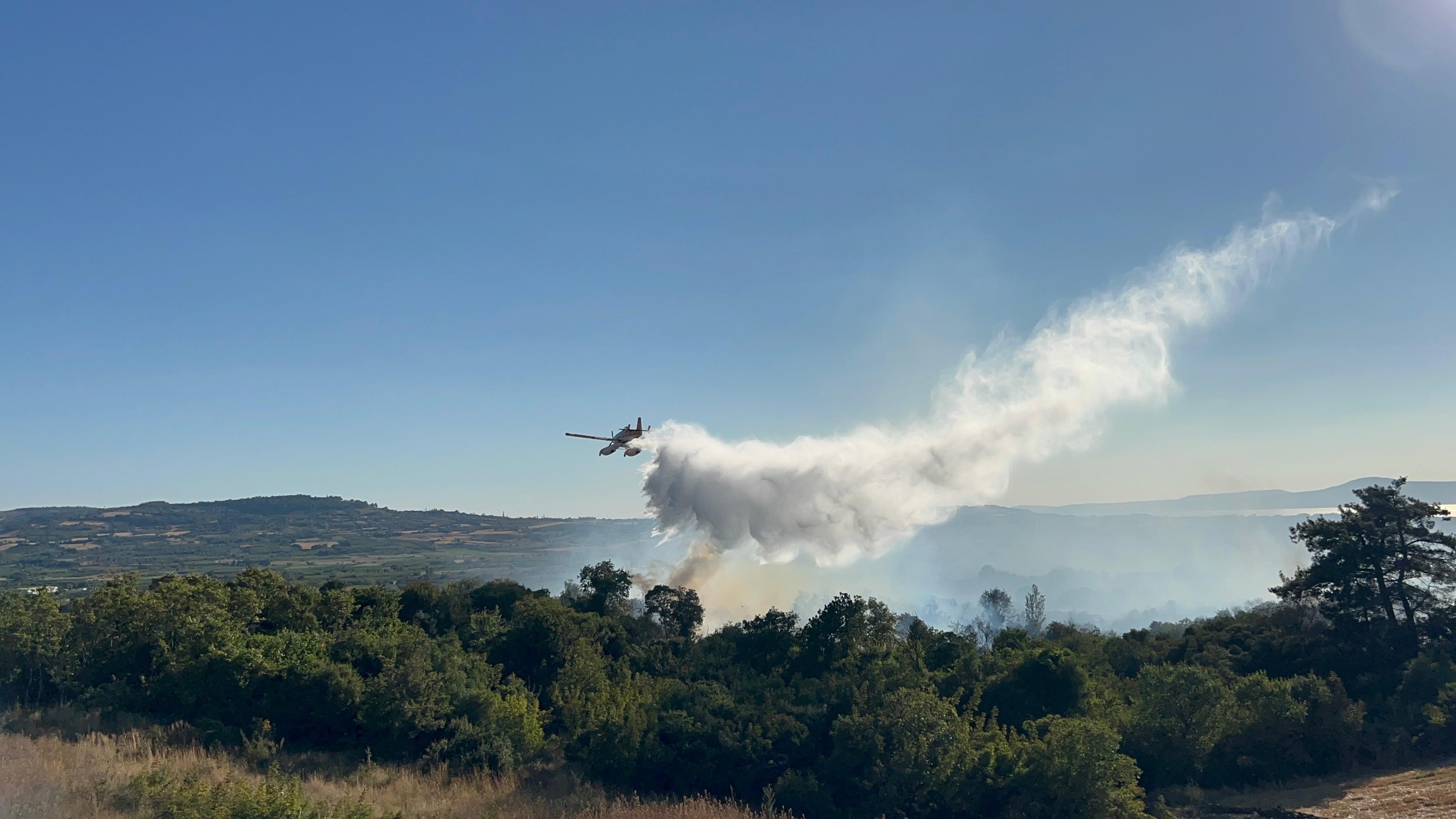 Çanakkale'de tarım arazisinde başlayarak ormanlık alana sıçrayan yangın kontrol altına alındı