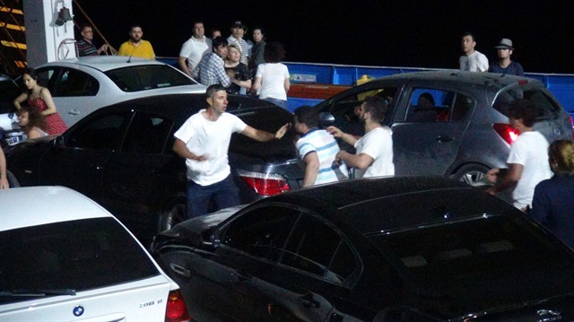 Çanakkale'de tatilciler Bozcaada feribotunda birbirine girdi