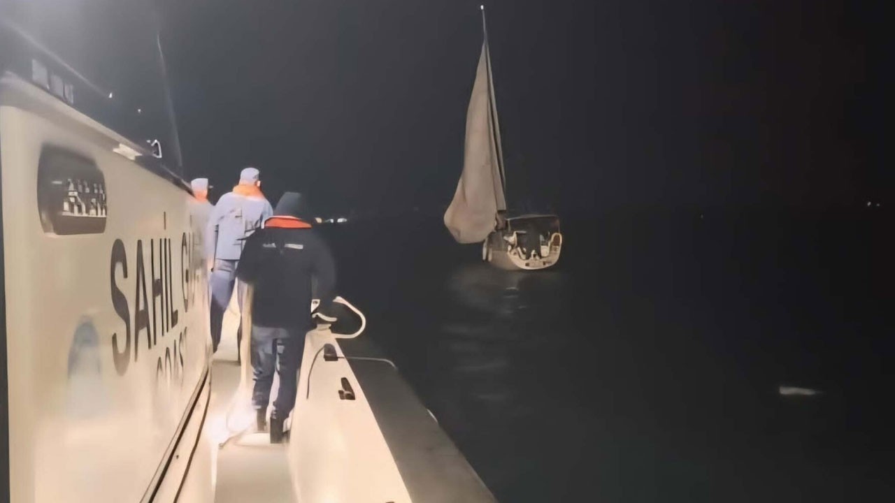 Çanakkale'de tehlikeli anlar! Sürüklenen tekne kurtarıldı