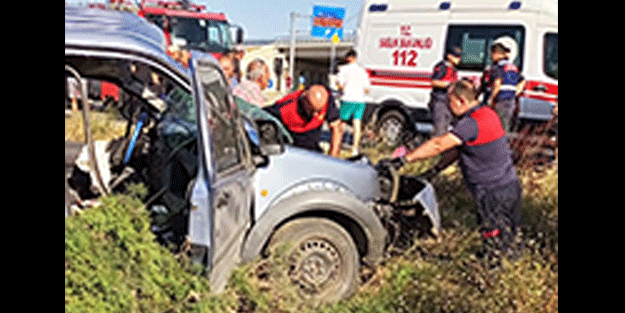 Çanakkale'de tırla çarpışan otomobil sürücüsü öldü