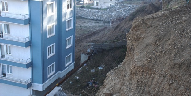 Çanakkale'de toprak kayması