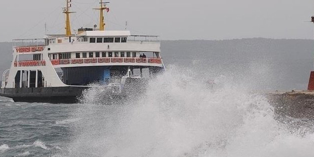 Çanakkale'de ulaşıma fırtına engeli