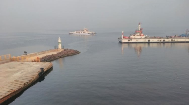 Çanakkale’de yoğun sis deniz ulaşımını etkiledi