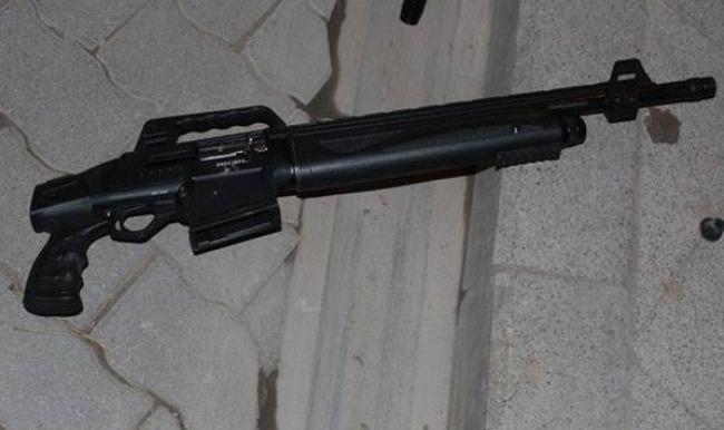 Çanakkale'de yoldan geçen çocuklar yerde pompalı tüfek buldu