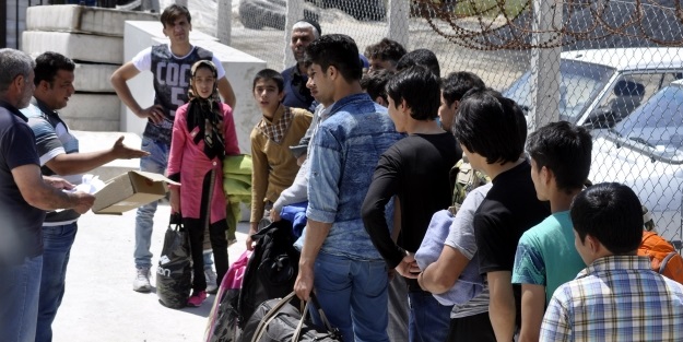 Çanakkale'de yüzlerce göçmen yakalandı
