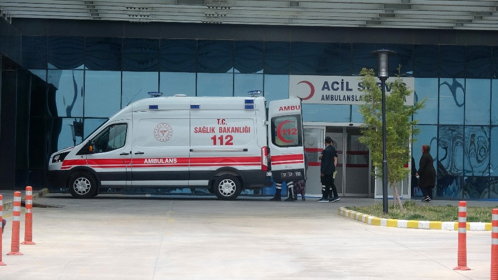 Çanakkale’de zehirlenen 46 öğrenci hastaneye kaldırıldı 