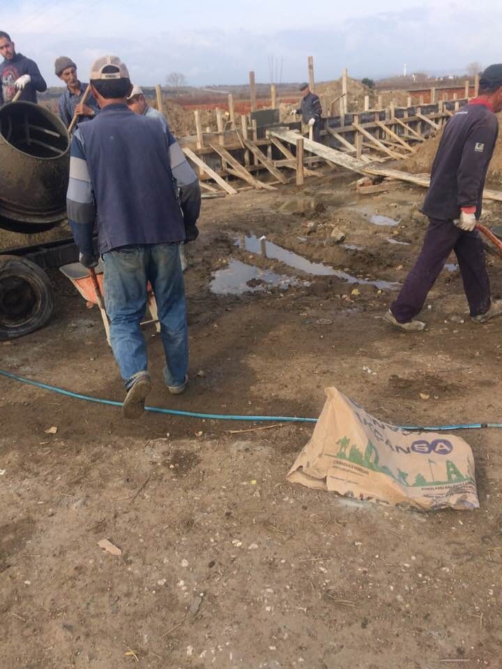Çanakkaleli köylüler, omuz omuza verip meyve hali yapıyor 