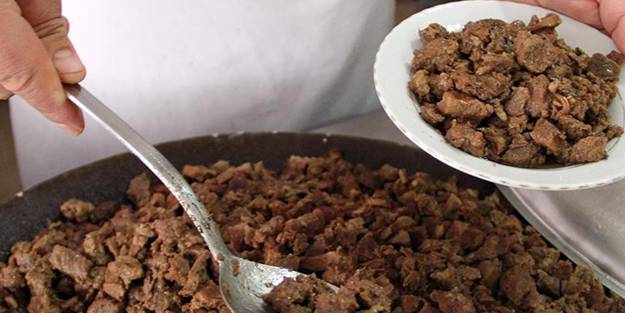 Canan Karatay dimdik olmanın sırrını açıkladı! 'Eritip yerseniz dağlara çıkarsınız'