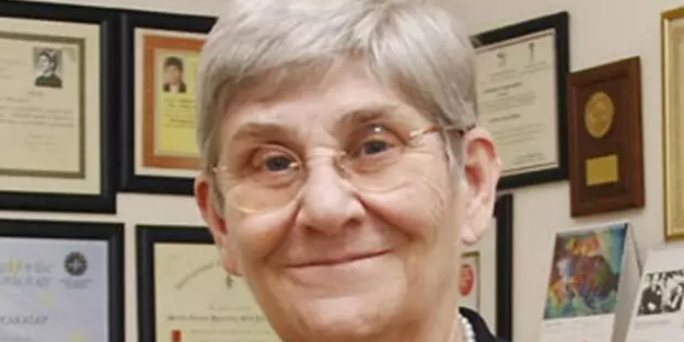 Canan Karatay her sabah kahvaltıda mutlaka bir avuç yiyor: Zinde tutan sabah öğünü! Bunu herkes yaptı