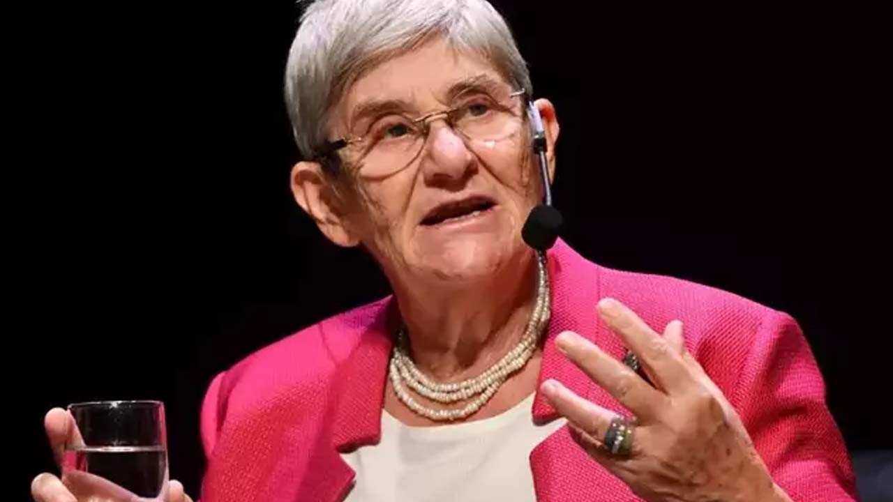 Canan Karatay üstüne basa basa söylüyor: Ağzınıza bile sürmeyin