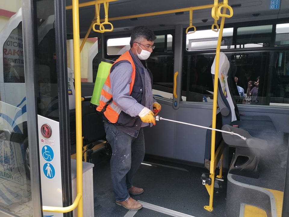 Çan’da özel halk otobüsleri dezenfekte edildi 