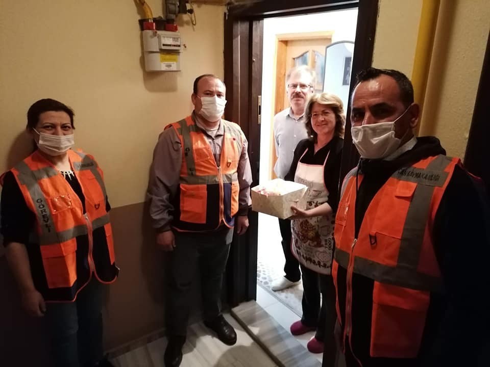 Çan’da vefa grubundan öğretmene sürpriz doğum günü 