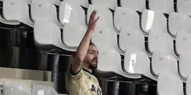 Caner Erkin'den tepki! Şişeleri tekmeledi