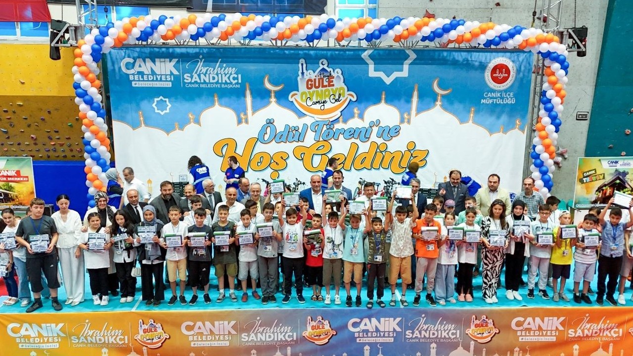 Canik'te camiler çocuklarla, çocuklar hediyelerle buluşuyor!