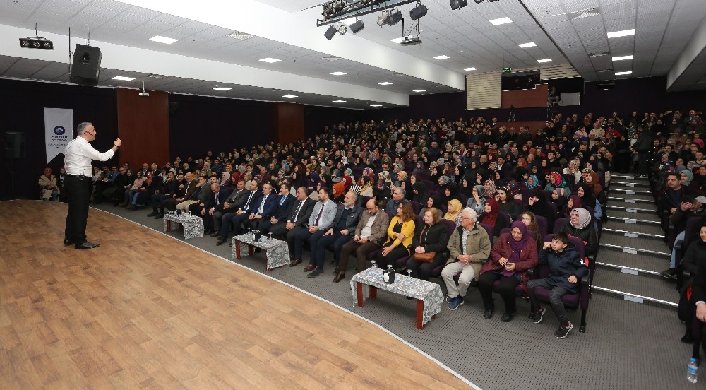 Canik’te “Hikayelerle Anadolu İrfan” Konferansı düzenlendi 