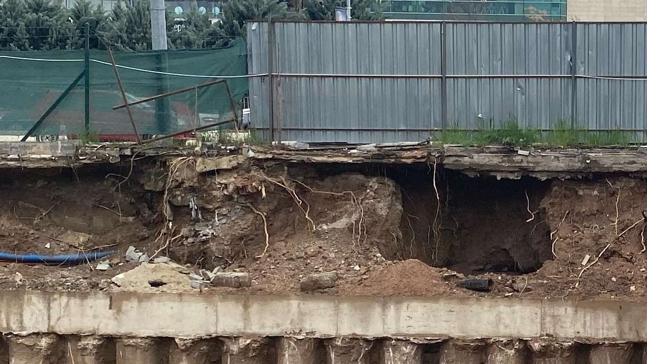 Çankaya’da yağmur sonrası inşaat yakınında göçük korkusu