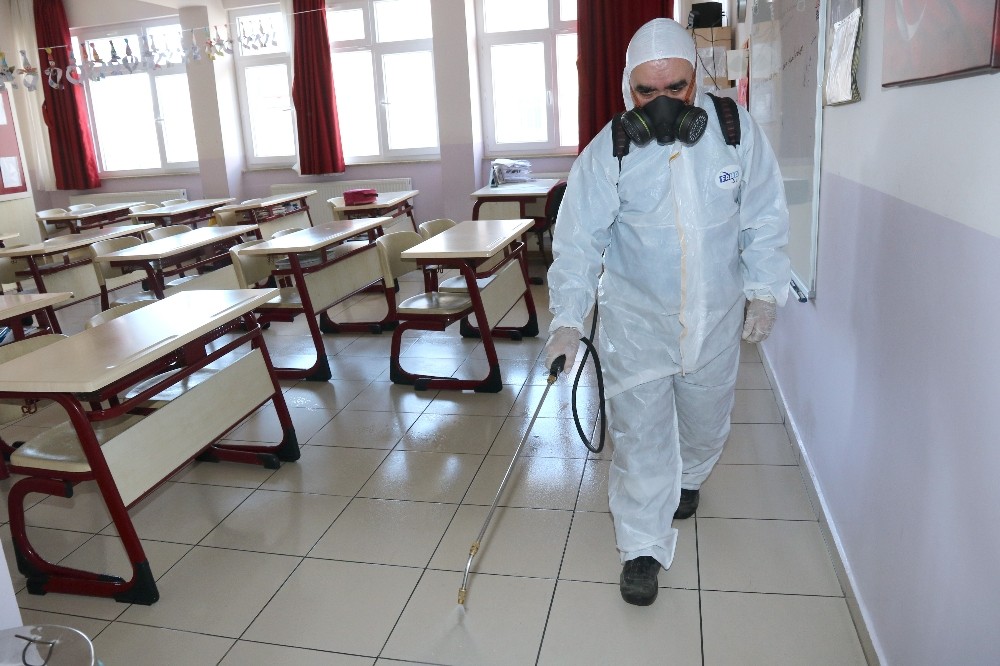 Çankaya’dan okullarda dezenfekte çalışması 