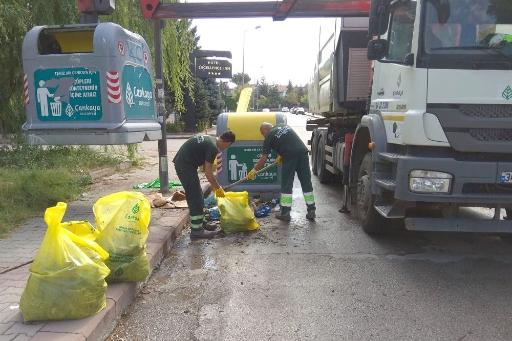 Çankaya’nın emekçileri sokakları parlatıyor 