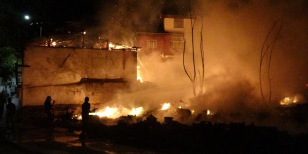 Çankırı’da 3 ev alevlere teslim oldu