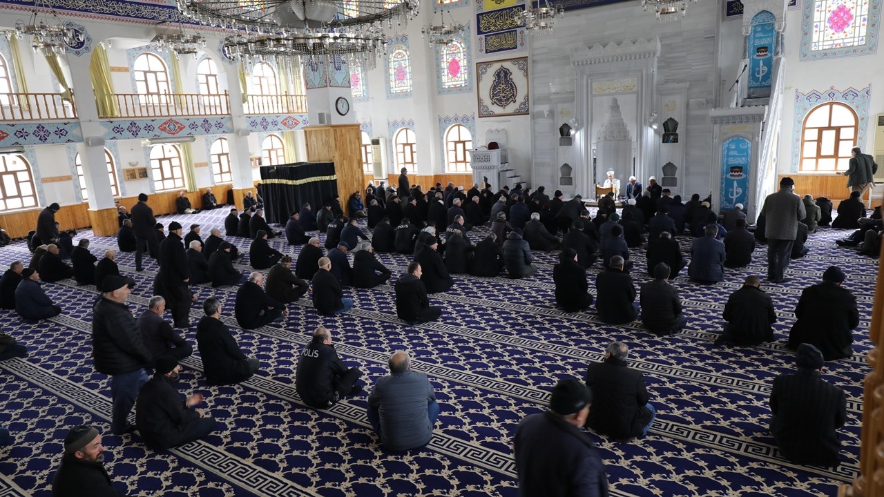 Çankırı'da depremde hayatını kaybedenler için mevlit okundu