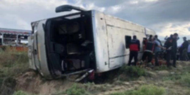 Çankırı'da işçileri taşıyan otobüs devrildi! Yaralılar var