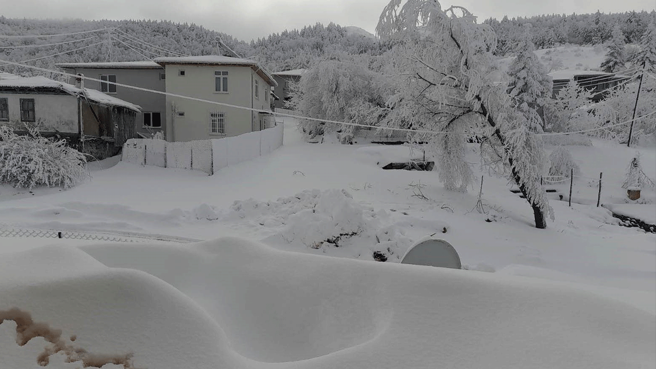 Çankırı’da kış etkisini gösteriyor! Kar kalınlığı 1 metreye yaklaştı