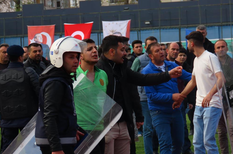 Çankırı'da Maç Sonrası Kavga: Polis Futbolcuları Güçlükle Ayırdı