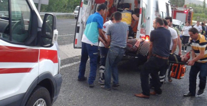 Çankırı'da otomobil şarampole devrildi: 6 kişi yaralı