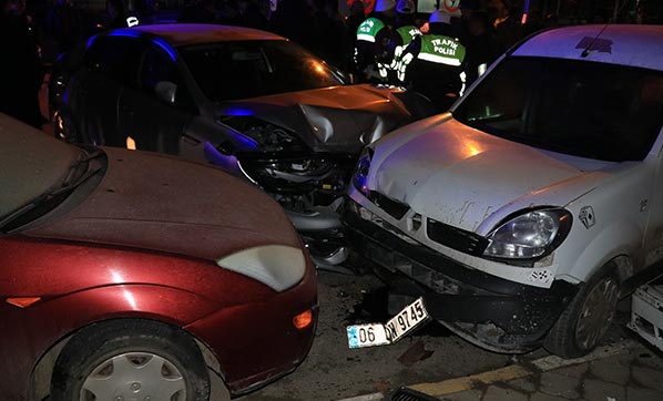 Çankırı'da zincirleme trafik kazası: 4 kişi yaralı