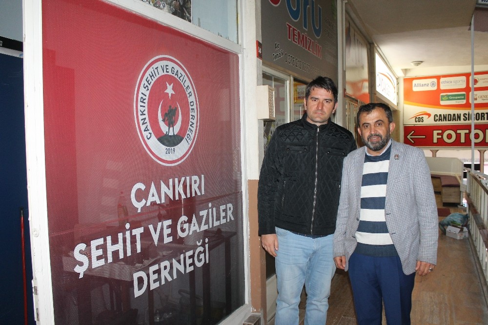 Çankırılı şehitleri bisikletiyle ziyaret ediyor 