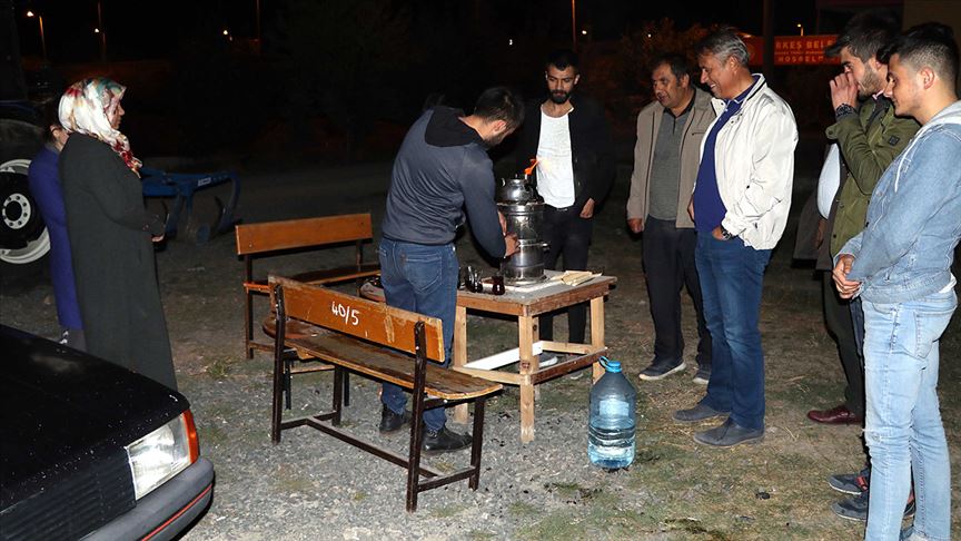 Çankırı'nın Çerkeş ilçesinde gün boyu süren sarsıntılar vatandaşı sokağa döktü