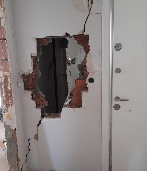 Canlarını yok saydılar! Hırsızlar dairede musluk bile bırakmadı