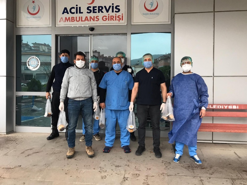 Çanlı arıcıdan sağlık ve polis teşkilatına bal 