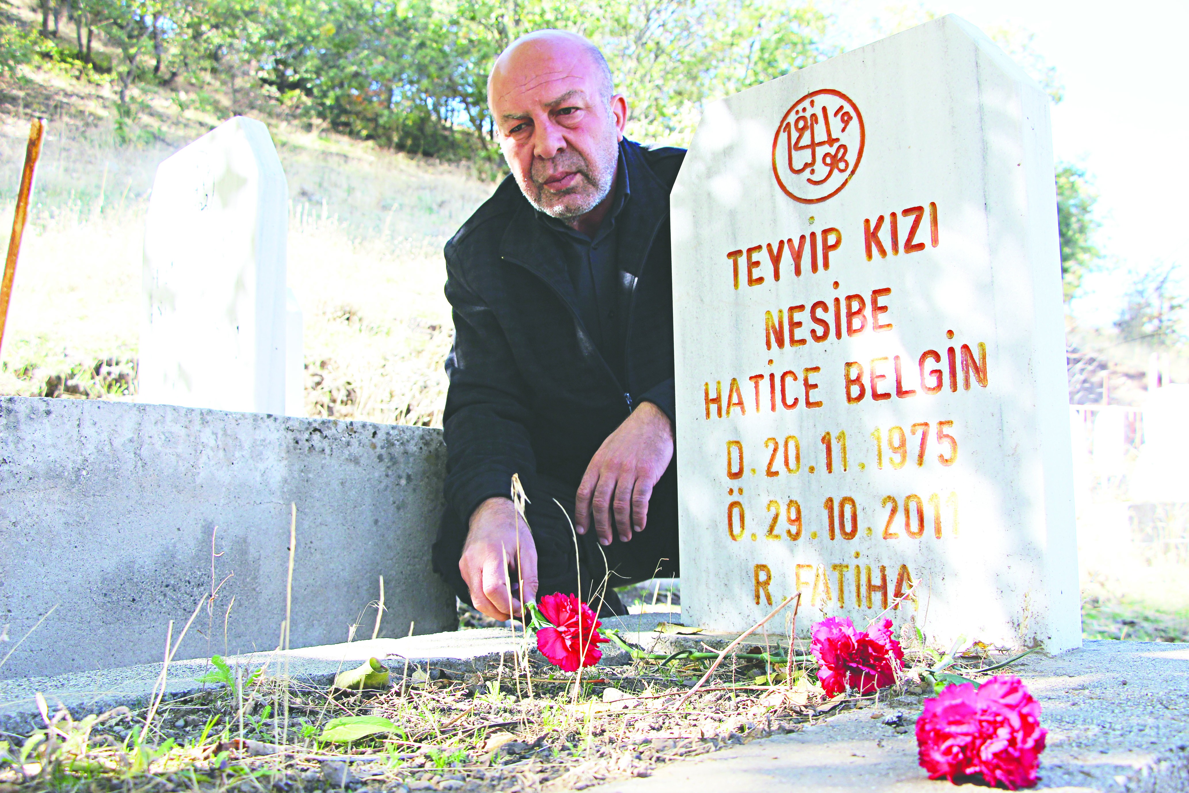 Canlı bombanın üzerine atlayıp faciayı önleyen kahraman mezarında anıldı