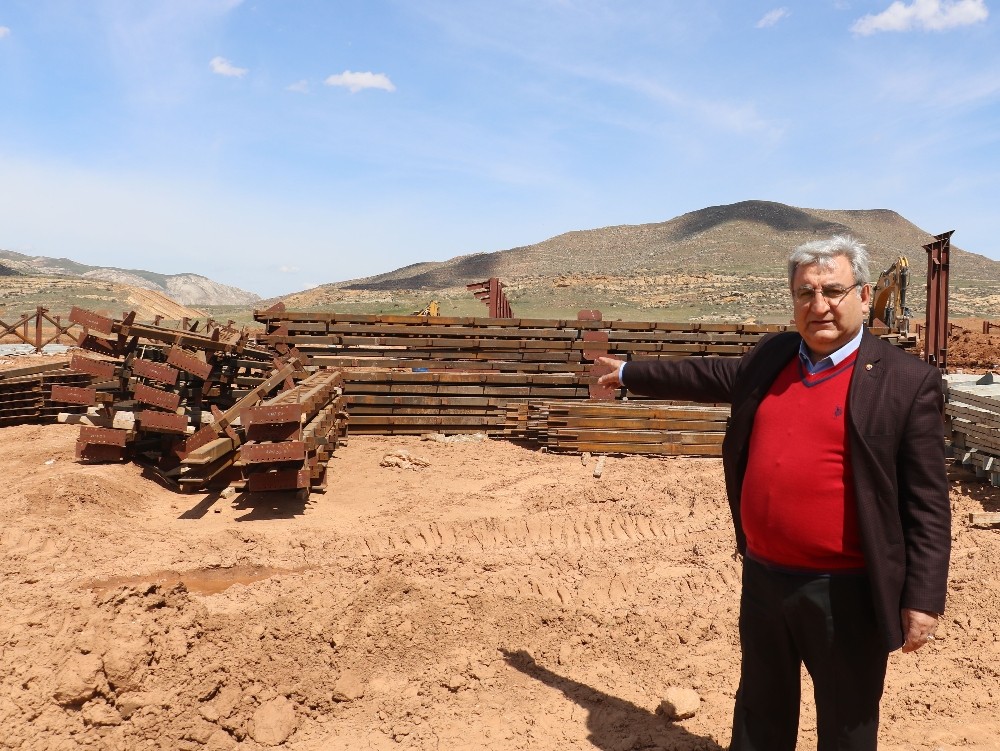 “Canlı Hayvan Pazarı” inşaatı virüse rağmen devam ediyor 