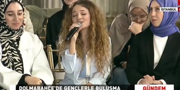 Canlı yayında büyük sürpriz! Erdoğan istedi o seslendirdi
