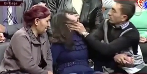 Canlı yayında cin çıkarttı! (VİDEO)