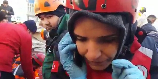 Canlı yayında enkaz altındakilerle ile ilgili görsel sonucu