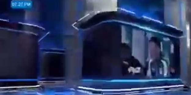 Canlı yayında görülmemiş anlar! Maaş alamadıklarını söyleyip yayını yarıda kesti