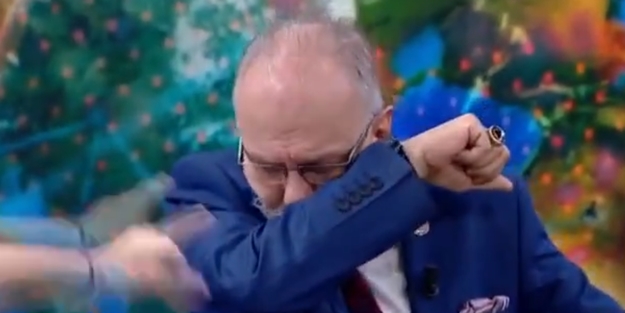 Canlı yayında öksürmüştü... Koronavirüs tedavisi gören profesörden yeni haber