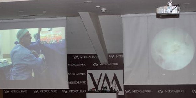 Canlı yayında prostat ameliyatı yaptılar