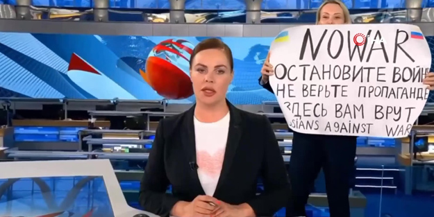 Canlı yayında Putin'i kızdıran pankart açmıştı! O editörün akıbeti belli oldu