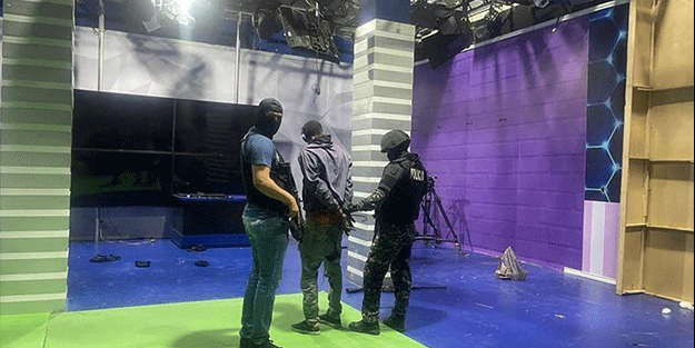 Canlı yayında televizyon baskını! Soruşturmayı yürüten savcı öldürüldü