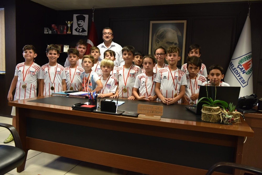 Çanspor’un minikleri şampiyon oldu 