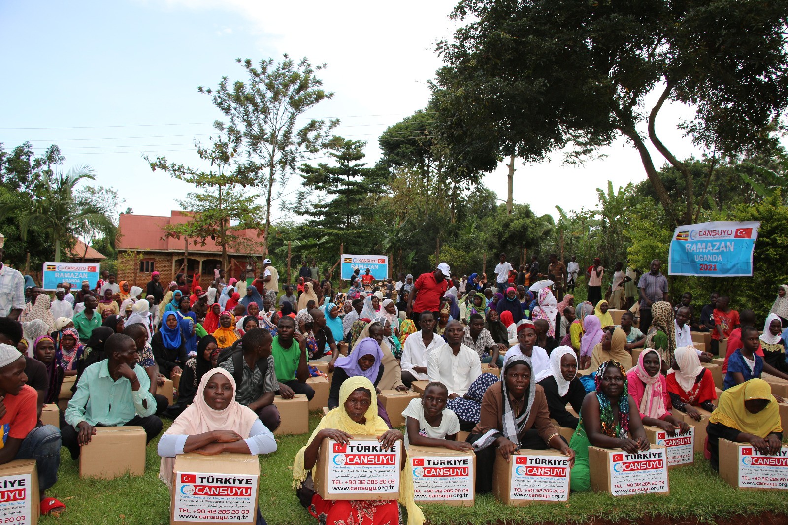 Cansuyu, Ugandalı muhtaçlara yardım elini uzattı!