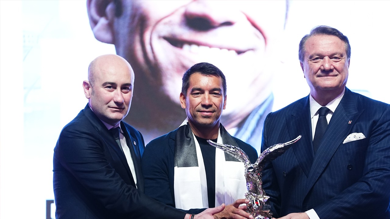 Çanta detayı çok garipsendi! Van Bronckhorst'tan Beşiktaşlıları şaşırtan sözler: Korkutan açıklama: Yandı resmen…