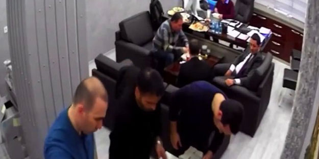 Çantada para olayında yeni ayrıntı! Ekrem bu defa fena yakalandı