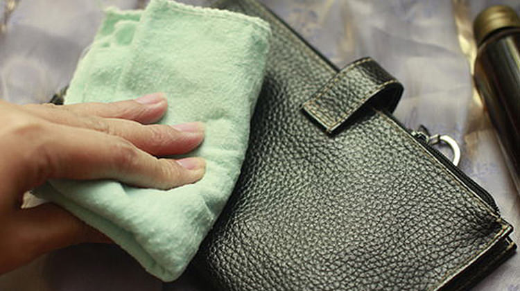 Çantadaki yağ lekesi nasıl çıkar?