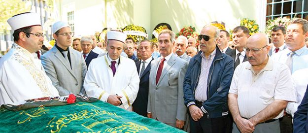 Çapkın’ın vefat eden annesi toprağa verildi